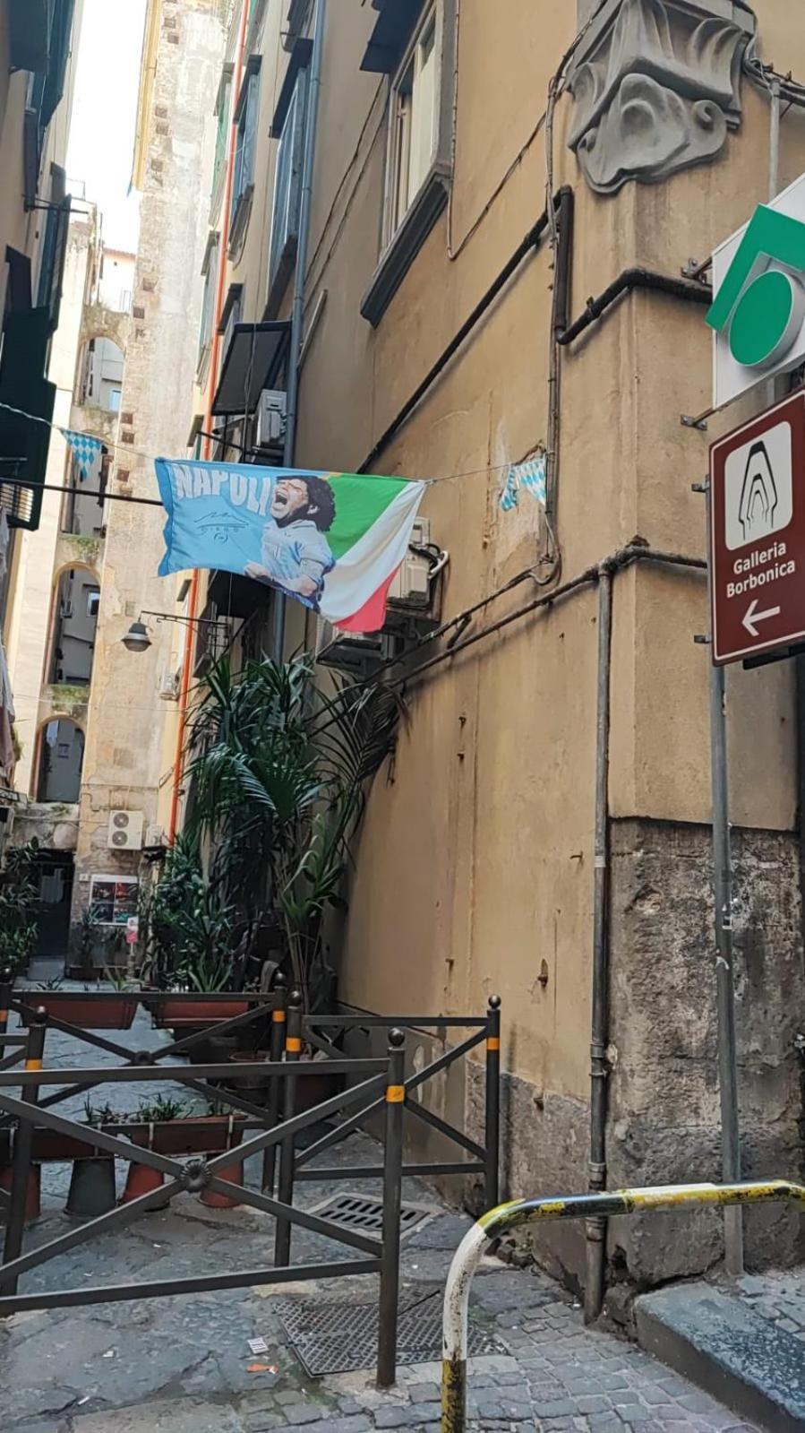 נאפולי La Chicca Appartamento Intero Nei Quartieri Spagnoli מראה חיצוני תמונה
