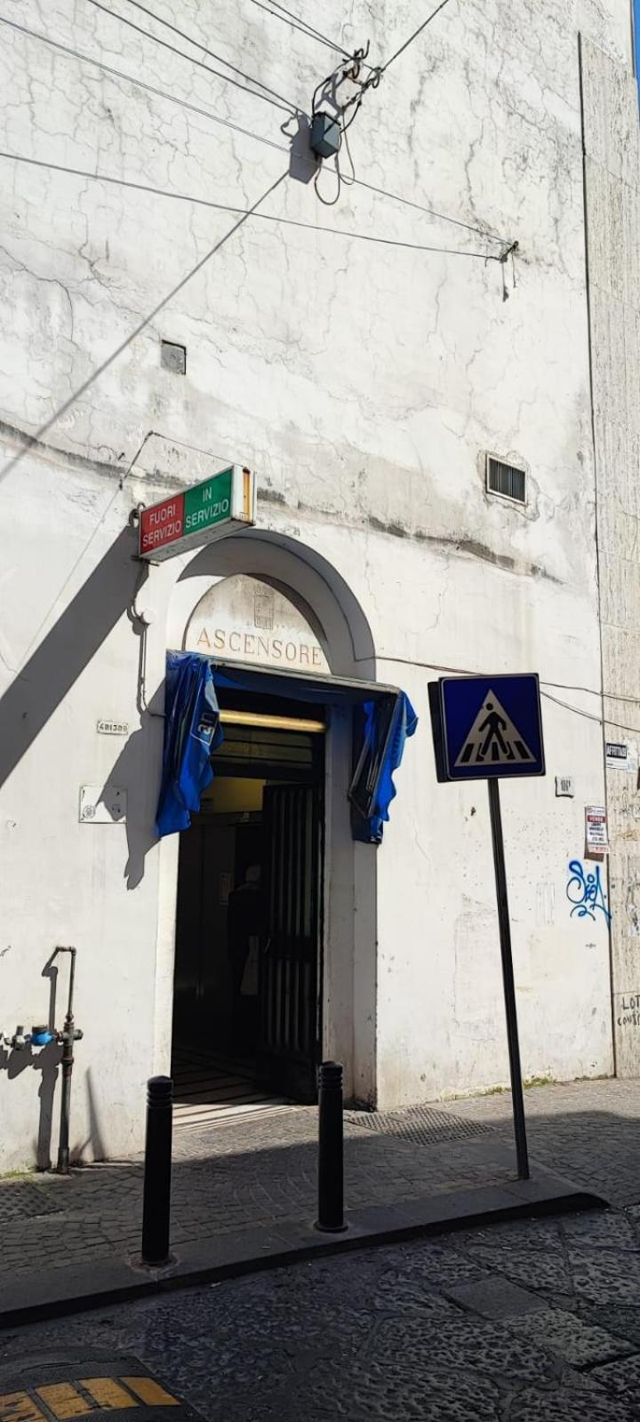 נאפולי La Chicca Appartamento Intero Nei Quartieri Spagnoli מראה חיצוני תמונה